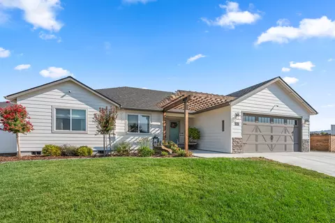 2025 Hondeleau Ln, Medford, OR 97504