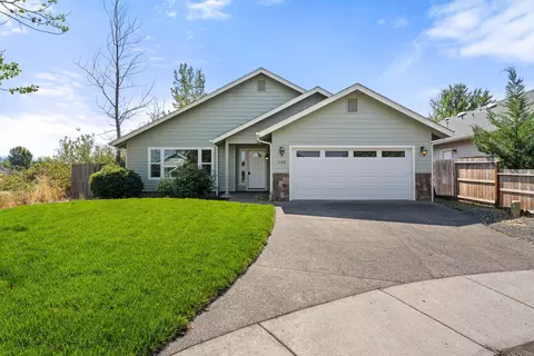 1149 SW Sturgeon Ct, Grants Pass, OR 97527