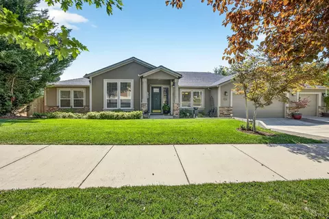 4408 Vista Pointe Dr, Medford, OR 97504