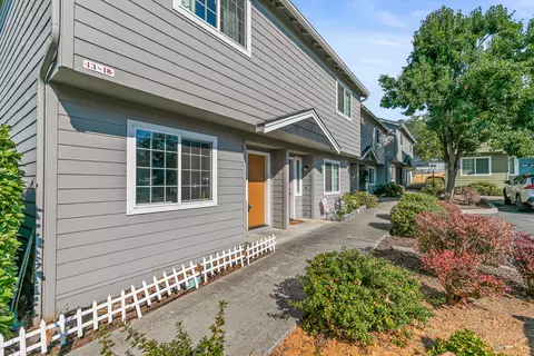 2030 Brookhurst St #18, Medford, OR 97504