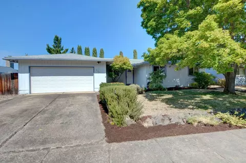 637 Palo Verde Way, Central Point, OR 97502