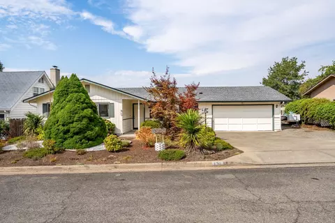428 NE Sovereign Ave, Grants Pass, OR 97526