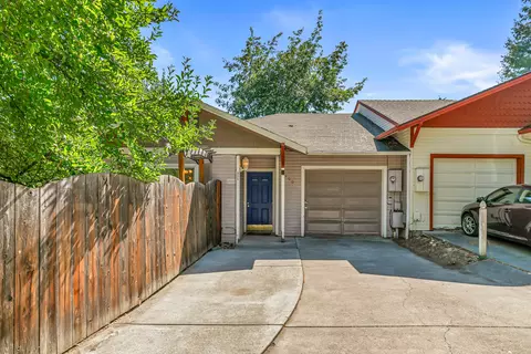 500 Poplar Pl, Ashland, OR 97520