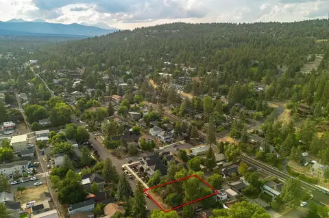 720 NW Ogden Ave, Bend, OR 97703 photo 17