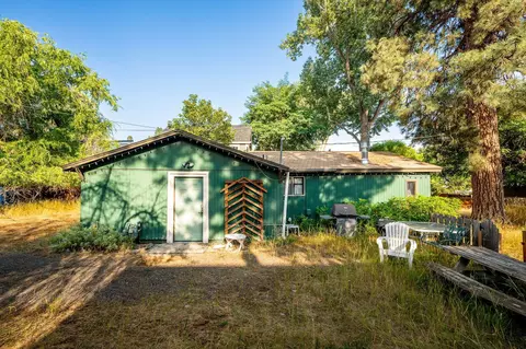 720 NW Ogden Ave, Bend, OR 97703 photo 3