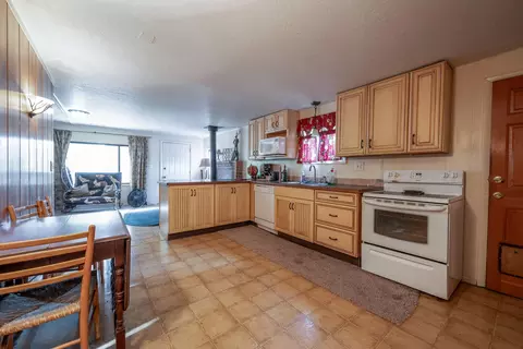 720 NW Ogden Ave, Bend, OR 97703 photo 8