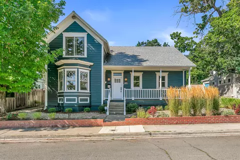 117 High St, Ashland, OR 97520
