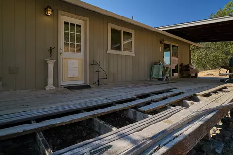 Exterior - 7505 Torrey Pines Ter, Eagle Point, OR 97524 photo 3 of 12