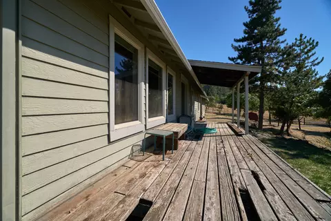 Exterior - 7505 Torrey Pines Ter, Eagle Point, OR 97524 photo 5 of 12