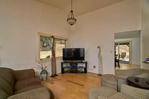 Living - 7505 Torrey Pines Ter, Eagle Point, OR 97524 photo 2 of 4