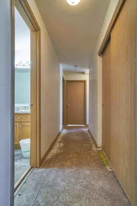 Entry Way - 7505 Torrey Pines Ter, Eagle Point, OR 97524 photo 2 of 3