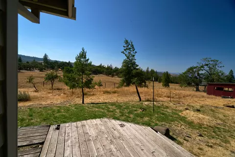 Exterior - 7505 Torrey Pines Ter, Eagle Point, OR 97524 photo 6 of 12