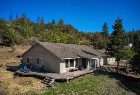 7505 Torrey Pines Ter, Eagle Point, OR 97524