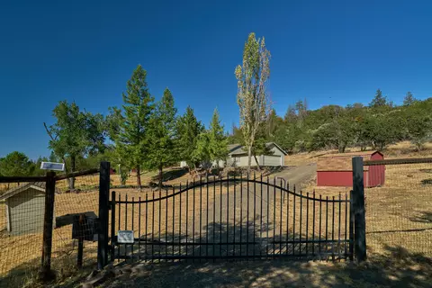 Exterior - 7505 Torrey Pines Ter, Eagle Point, OR 97524 photo 12 of 12