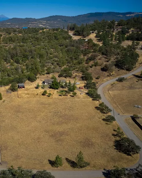 View/Area - 7505 Torrey Pines Ter, Eagle Point, OR 97524 photo 2 of 5