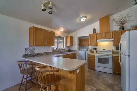 Kitchen - 7505 Torrey Pines Ter, Eagle Point, OR 97524 photo 2 of 3