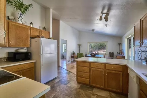 Kitchen - 7505 Torrey Pines Ter, Eagle Point, OR 97524 photo 1 of 3