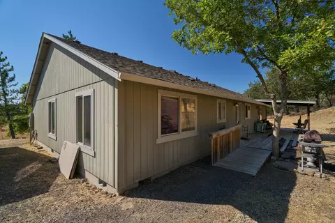 Exterior - 7505 Torrey Pines Ter, Eagle Point, OR 97524 photo 2 of 12
