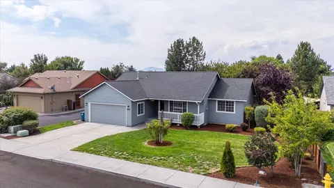 2655 NW 15th St, Redmond, OR 97756