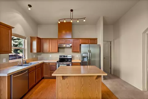 2890 NE Jackdaw Dr, Bend, OR 97701 photo 4