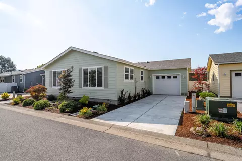 313 Winston Dr, Grants Pass, OR 97526