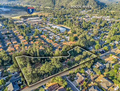 620 3rd St, Rogue River, OR 97537