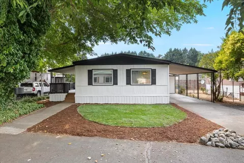 333 Beechwood Dr, Grants Pass, OR 97526
