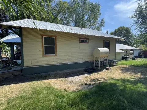 Exterior - 691 E Madison St, Burns, OR 97720 photo 3 of 6