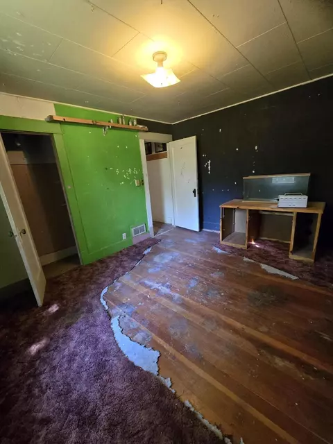 Bedroom - 691 E Madison St, Burns, OR 97720 photo 2 of 3