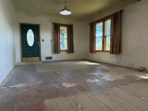 Living - 691 E Madison St, Burns, OR 97720 photo 1 of 3