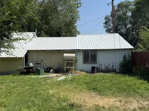 Exterior - 691 E Madison St, Burns, OR 97720 photo 4 of 6