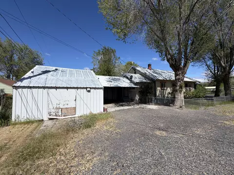 Exterior - 691 E Madison St, Burns, OR 97720 photo 5 of 6