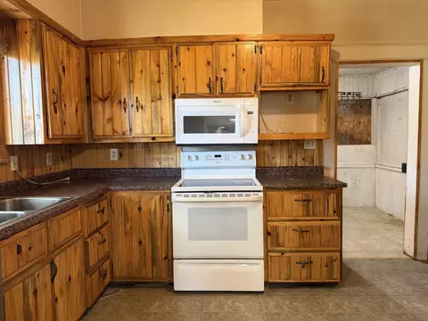 Kitchen - 691 E Madison St, Burns, OR 97720 photo 2 of 3