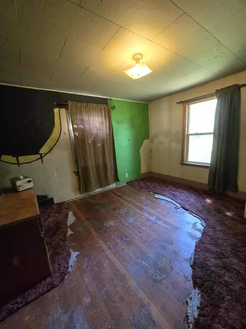 Bedroom - 691 E Madison St, Burns, OR 97720 photo 3 of 3