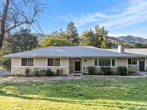 1913 Wards Creek Rd, Rogue River, OR 97537