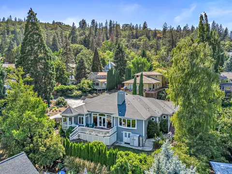 137 Manzanita St, Ashland, OR 97520