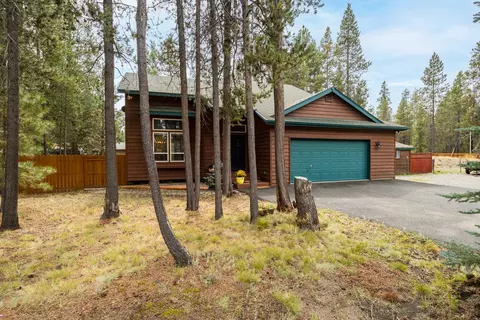 Exterior - 17155 Avocet Dr, Bend, OR 97707 photo 4 of 10