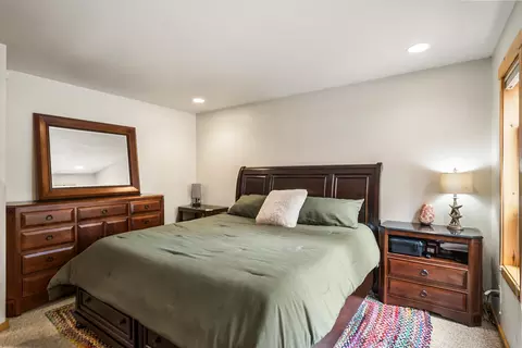 Bedroom - 17155 Avocet Dr, Bend, OR 97707 photo 2 of 3