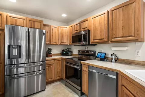 Kitchen - 17155 Avocet Dr, Bend, OR 97707 photo 2 of 5