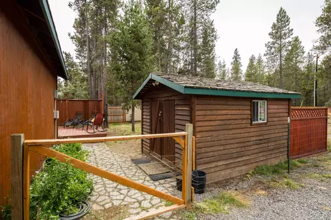 Exterior - 17155 Avocet Dr, Bend, OR 97707 photo 8 of 10