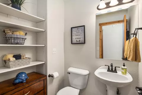 Bath - 17155 Avocet Dr, Bend, OR 97707 photo 1 of 3