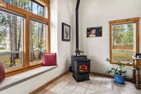 Living - 17155 Avocet Dr, Bend, OR 97707 photo 3 of 5