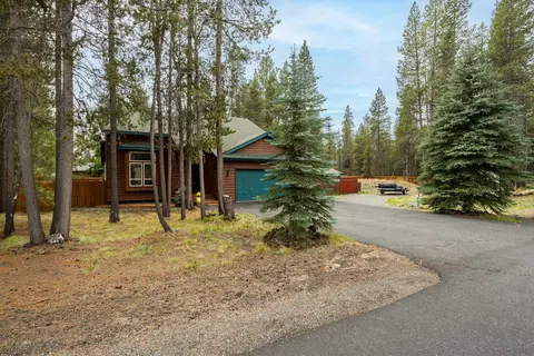 Exterior - 17155 Avocet Dr, Bend, OR 97707 photo 2 of 10
