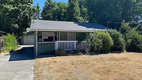 622 Pine St, Rogue River, OR 97537