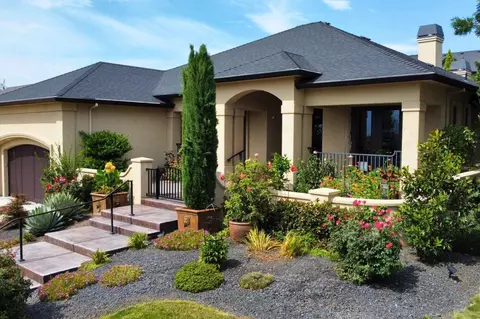 3861 Calle Vista Dr, Medford, OR 97504