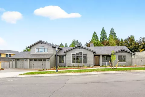 4055 Sunleaf Ave, Medford, OR 97504