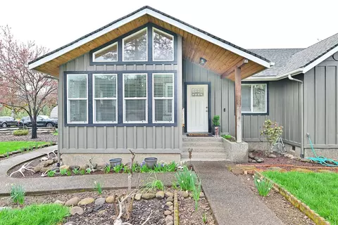 1027 Chevney Way, Shady Cove, OR 97539