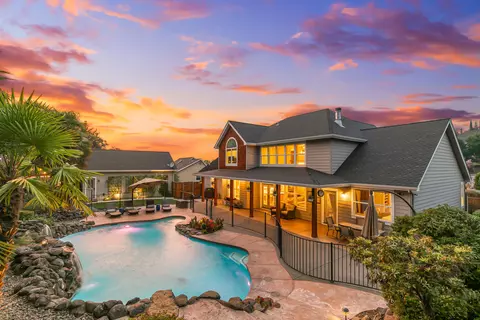 4106 Hidden Valley Ct, Medford, OR 97504