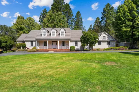 770 Serenity Ln, Grants Pass, OR 97526