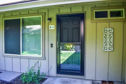 300 Shafer #B4, Jacksonville, OR 97530